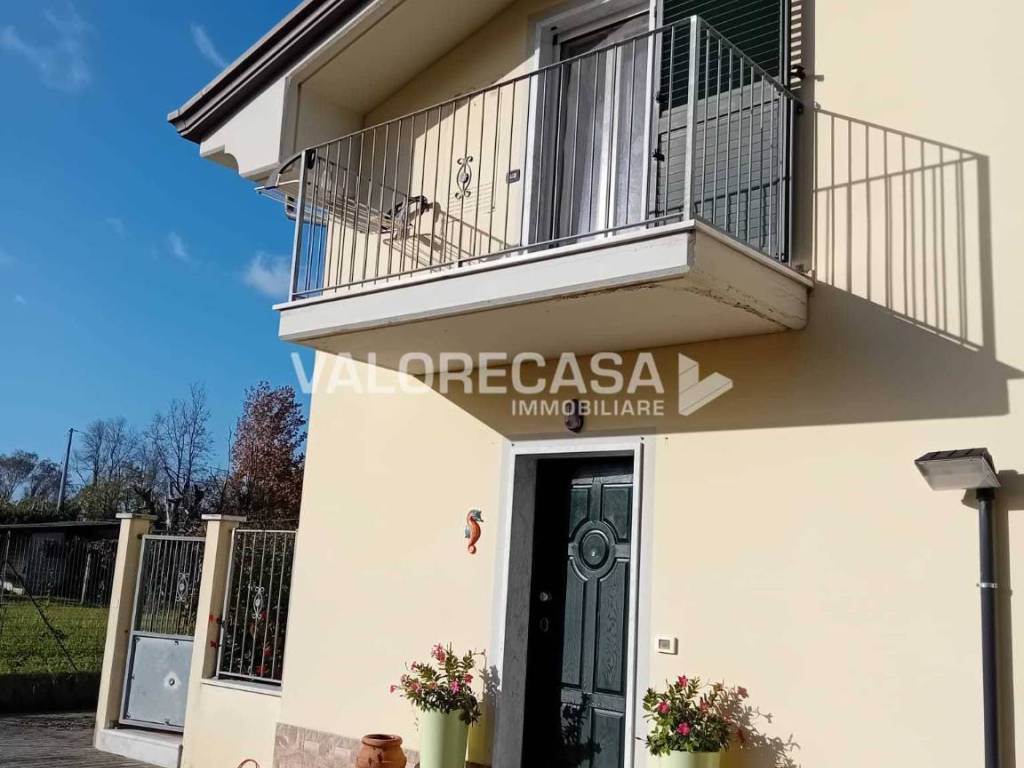 casa indipendente in vendita a Carrara in zona Marina di Carrara