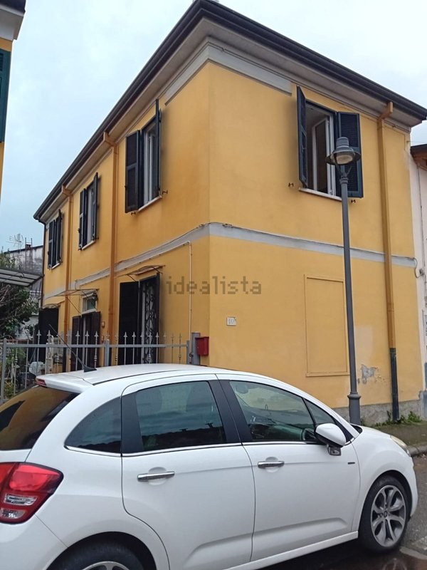 casa indipendente in vendita a Carrara in zona Marina di Carrara