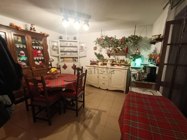 casa semindipendente in vendita a Carrara in zona Bergiola