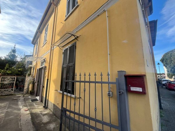 casa indipendente in vendita a Carrara in zona Marina di Carrara
