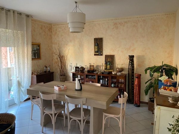 appartamento in vendita a Carrara in zona Avenza