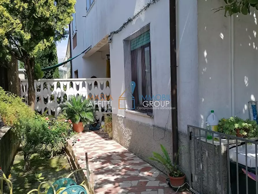 casa indipendente in vendita a Carrara in zona Avenza