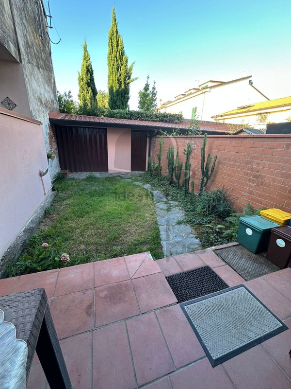 casa indipendente in vendita a Carrara in zona Marina di Carrara