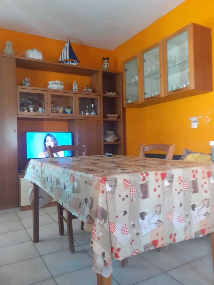 casa indipendente in vendita a Carrara in zona Marina di Carrara