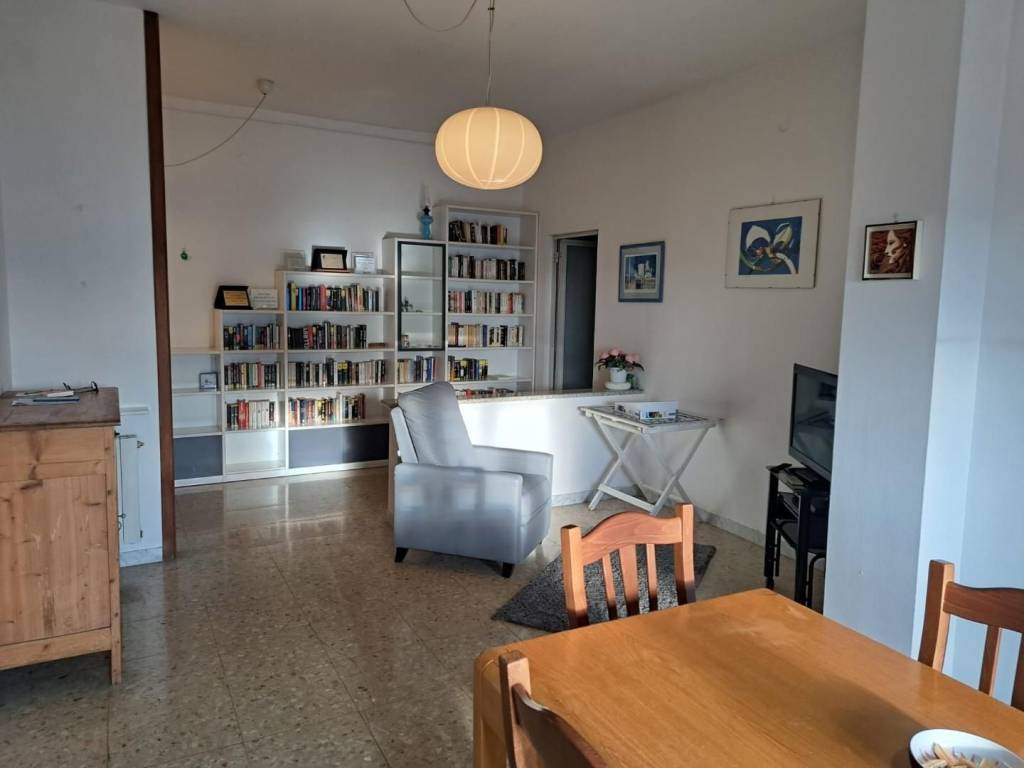 appartamento in vendita a Carrara in zona Avenza