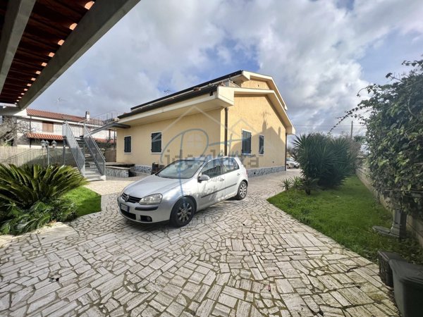 casa indipendente in vendita a Carrara in zona Fossone