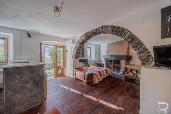 casa indipendente in vendita a Carrara in zona Avenza