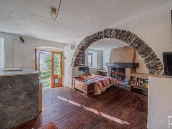 casa indipendente in vendita a Carrara in zona Avenza