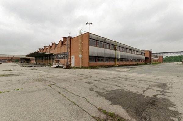 locale commerciale in vendita a Carrara