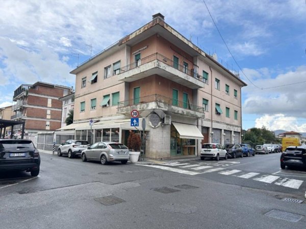 appartamento in vendita a Carrara in zona Marina di Carrara