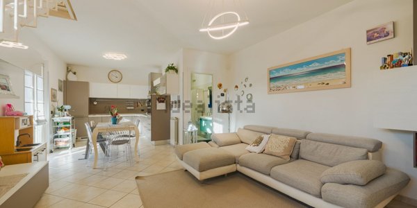 casa indipendente in vendita a Carrara in zona Battilana