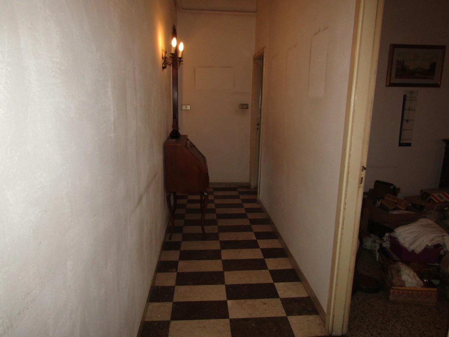 appartamento in vendita a Carrara in zona Bonascola