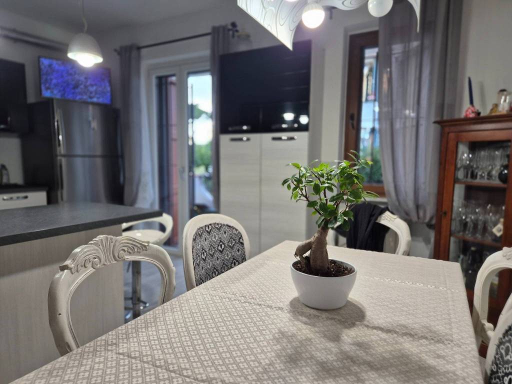 casa indipendente in vendita a Carrara in zona Avenza