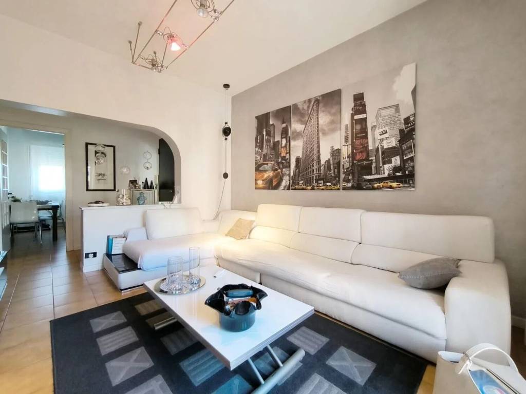 casa indipendente in vendita a Carrara in zona Avenza