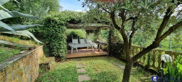casa indipendente in vendita a Carrara in zona La Foce