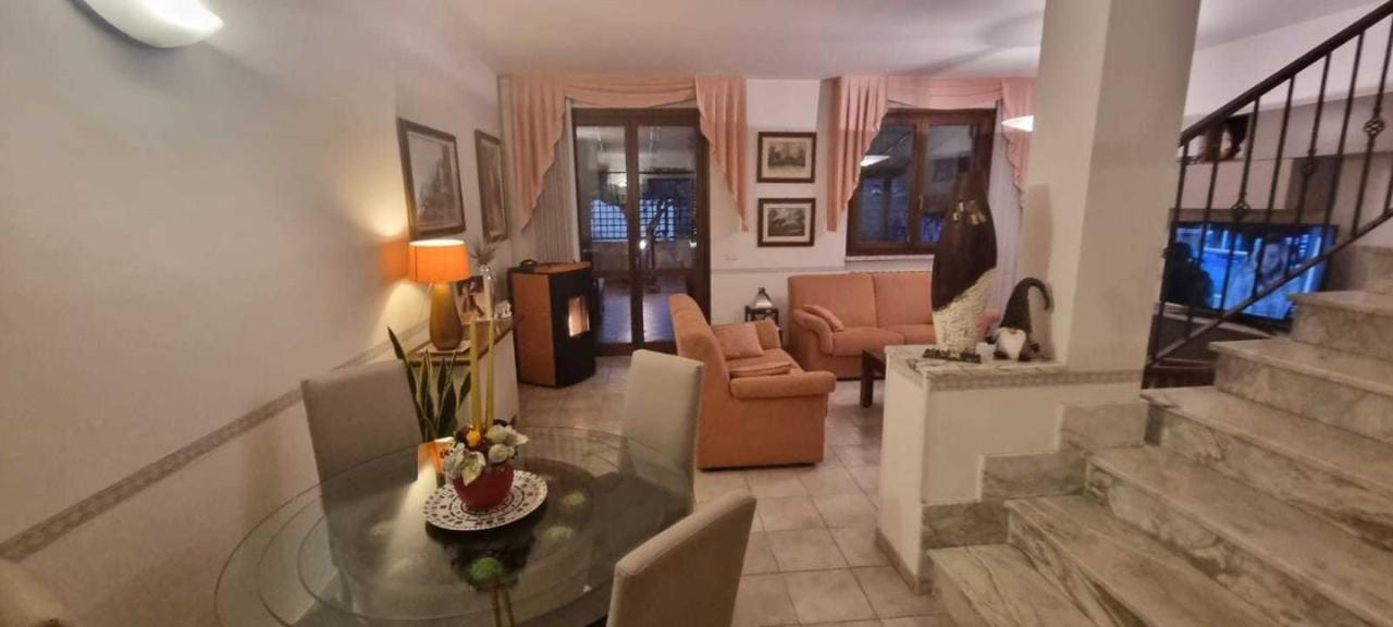 casa indipendente in vendita a Carrara in zona Bonascola