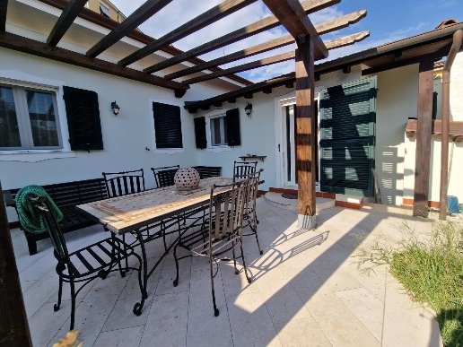 casa semindipendente in vendita a Carrara in zona Stadio