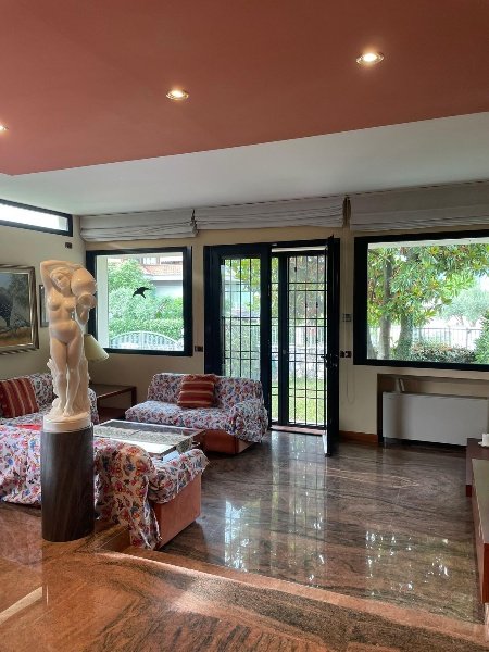 casa indipendente in vendita a Carrara in zona Marina di Carrara