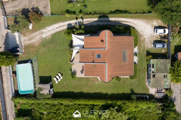 casa indipendente in vendita a Carrara in zona Marina di Carrara