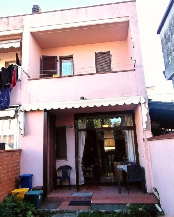 casa indipendente in vendita a Carrara in zona Centro Città