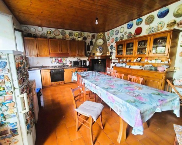 appartamento in vendita a Carrara in zona Fossone