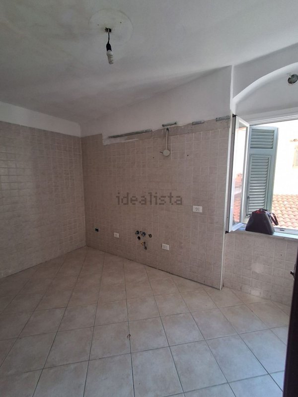 appartamento in vendita a Carrara in zona Codena