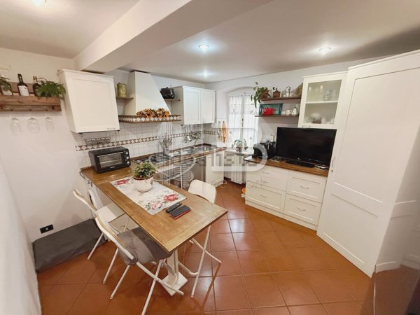 appartamento in vendita a Carrara in zona Avenza