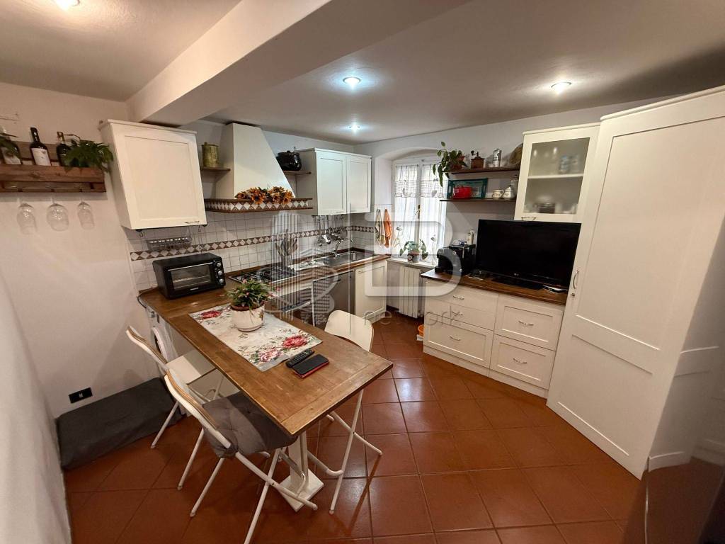 appartamento in vendita a Carrara in zona Avenza