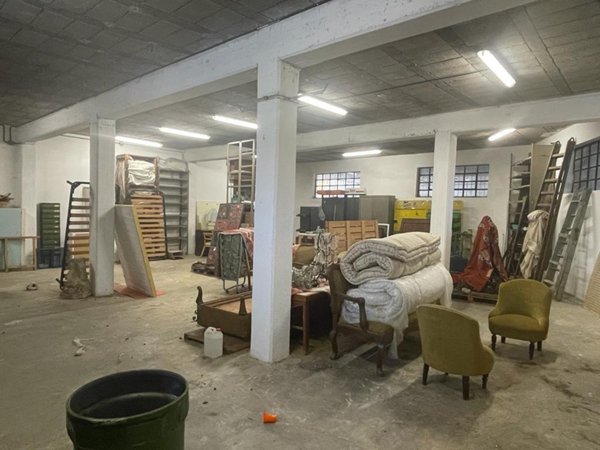 locale di sgombero in vendita a Carrara in zona Avenza