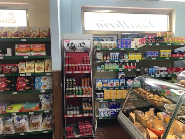 negozio in vendita a Carrara in zona Marina di Carrara