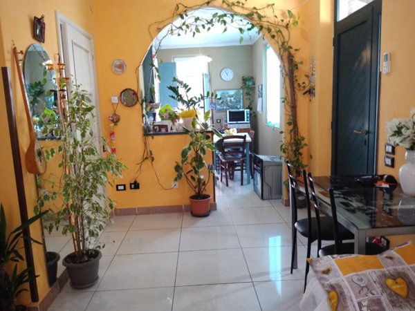 casa semindipendente in vendita a Carrara in zona Avenza