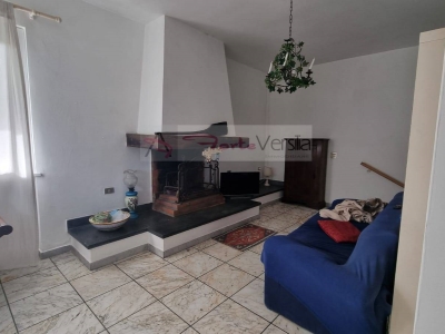 casa indipendente in vendita a Carrara