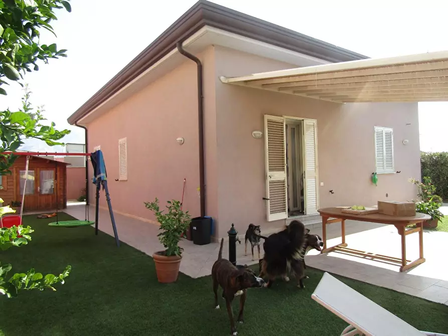 casa indipendente in vendita a Carrara in zona Avenza