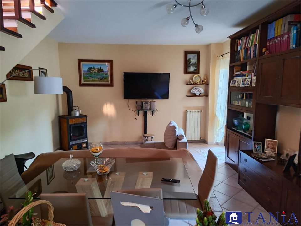 casa semindipendente in vendita a Carrara in zona Miseglia