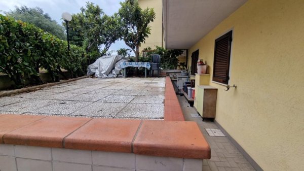 appartamento in vendita a Carrara in zona Marina di Carrara