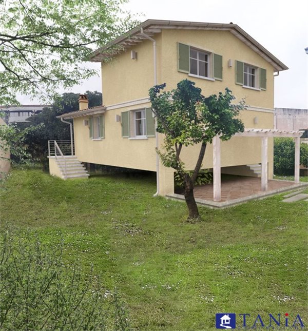 appartamento in vendita a Carrara in zona Marina di Carrara