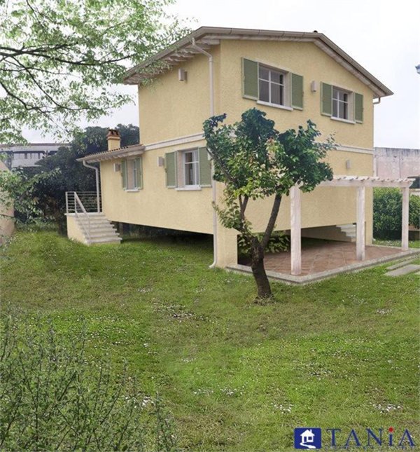 appartamento in vendita a Carrara in zona Marina di Carrara