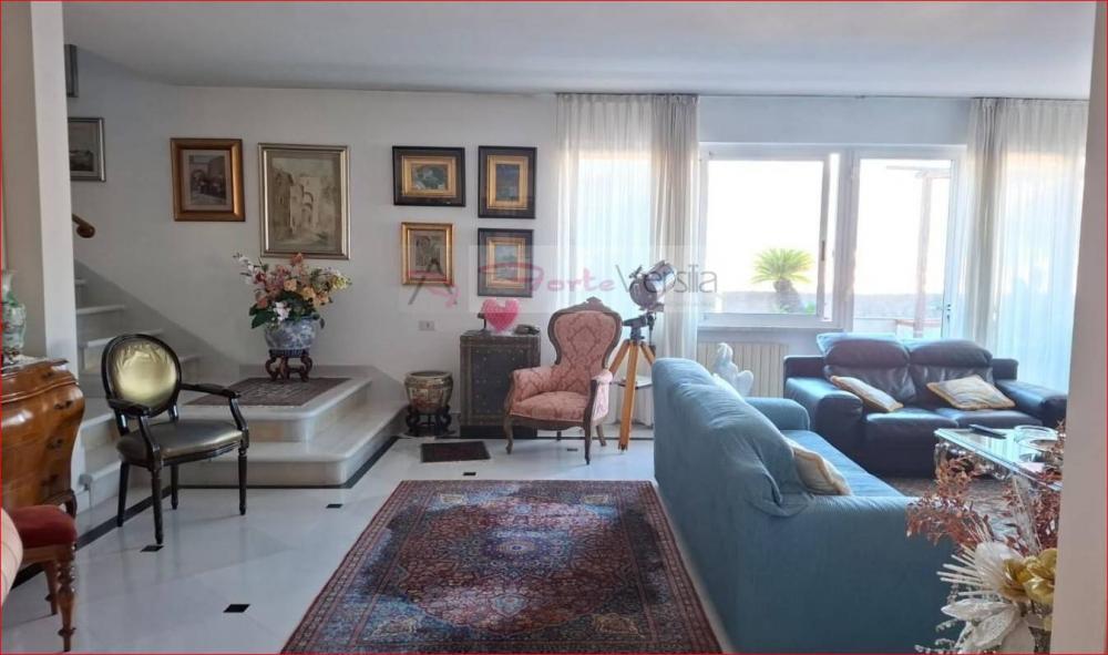 appartamento in vendita a Carrara in zona Marina di Carrara