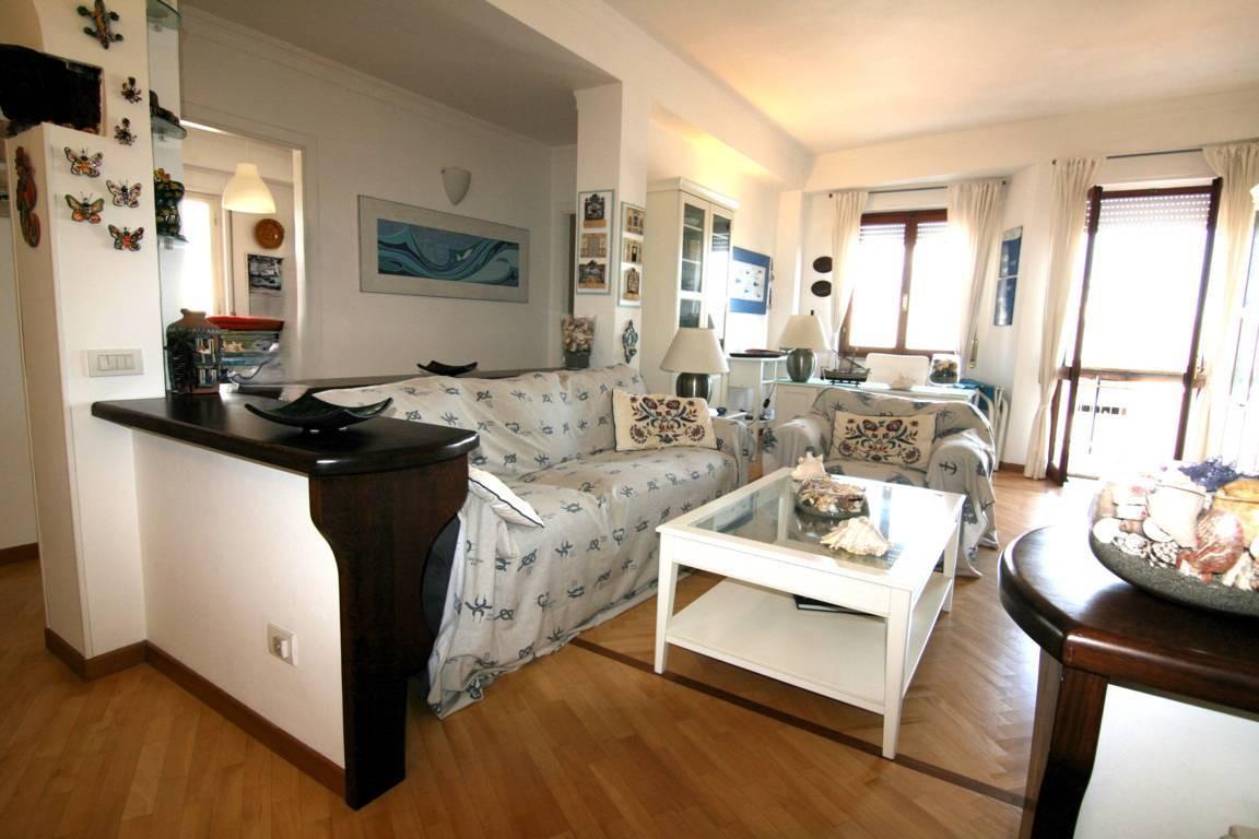 appartamento in vendita a Carrara in zona Marina di Carrara