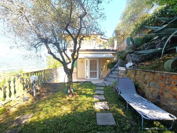 casa indipendente in vendita a Carrara in zona Miseglia