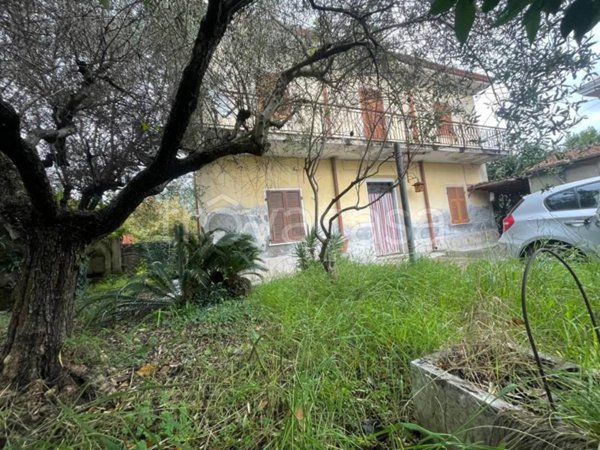 casa indipendente in vendita a Carrara in zona Fossone