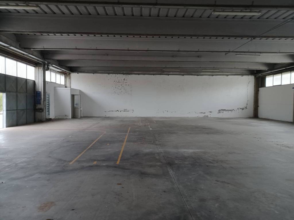 locale commerciale in vendita a Carrara in zona Marasio