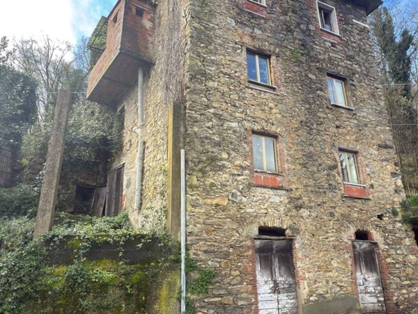 casa indipendente in vendita a Carrara in zona Fossone