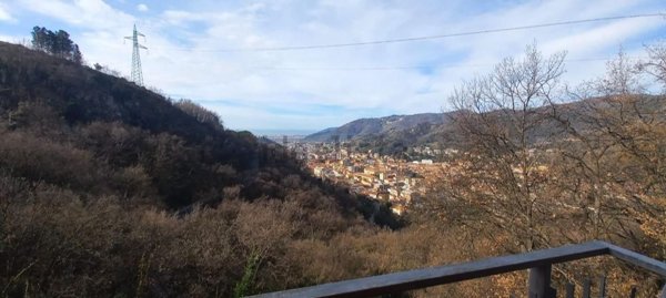 appartamento in vendita a Carrara in zona Codena