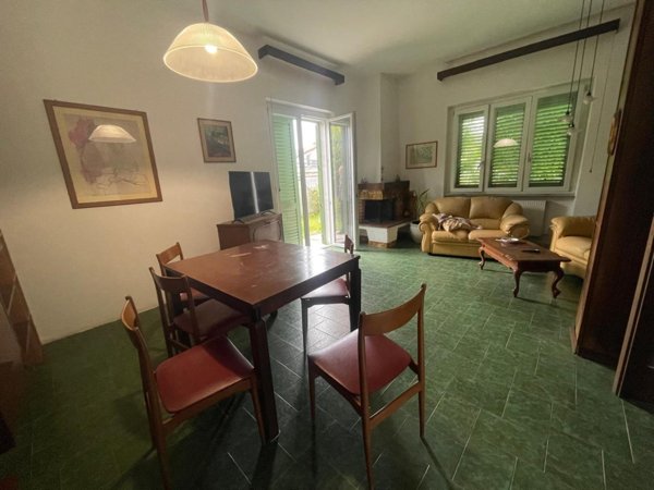 casa indipendente in vendita a Carrara in zona Marina di Carrara