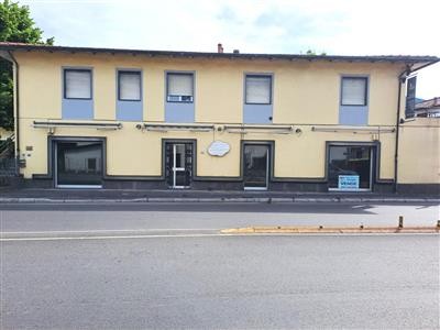 locale commerciale in vendita a Carrara