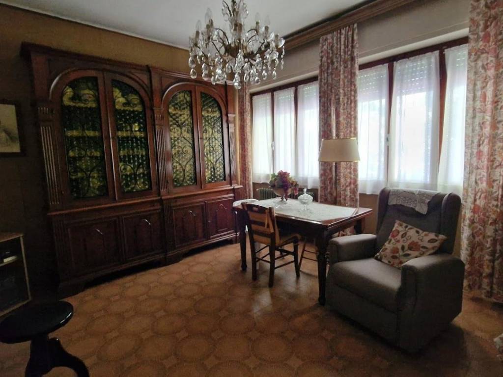 casa indipendente in vendita a Carrara in zona Marina di Carrara