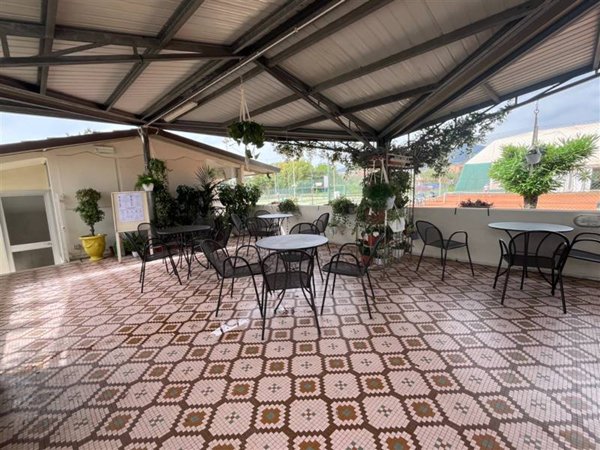 negozio in vendita a Carrara in zona Marina di Carrara