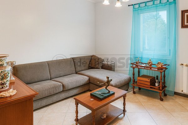 casa indipendente in vendita a Carrara in zona Avenza