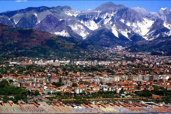 casa indipendente in vendita a Carrara in zona Avenza